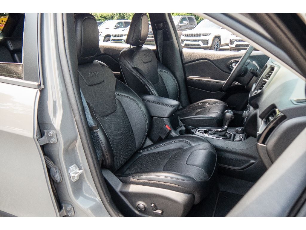 2023 Jeep Cherokee Altitude Lux