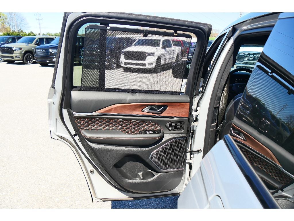 2023 Jeep Grand Cherokee Summit