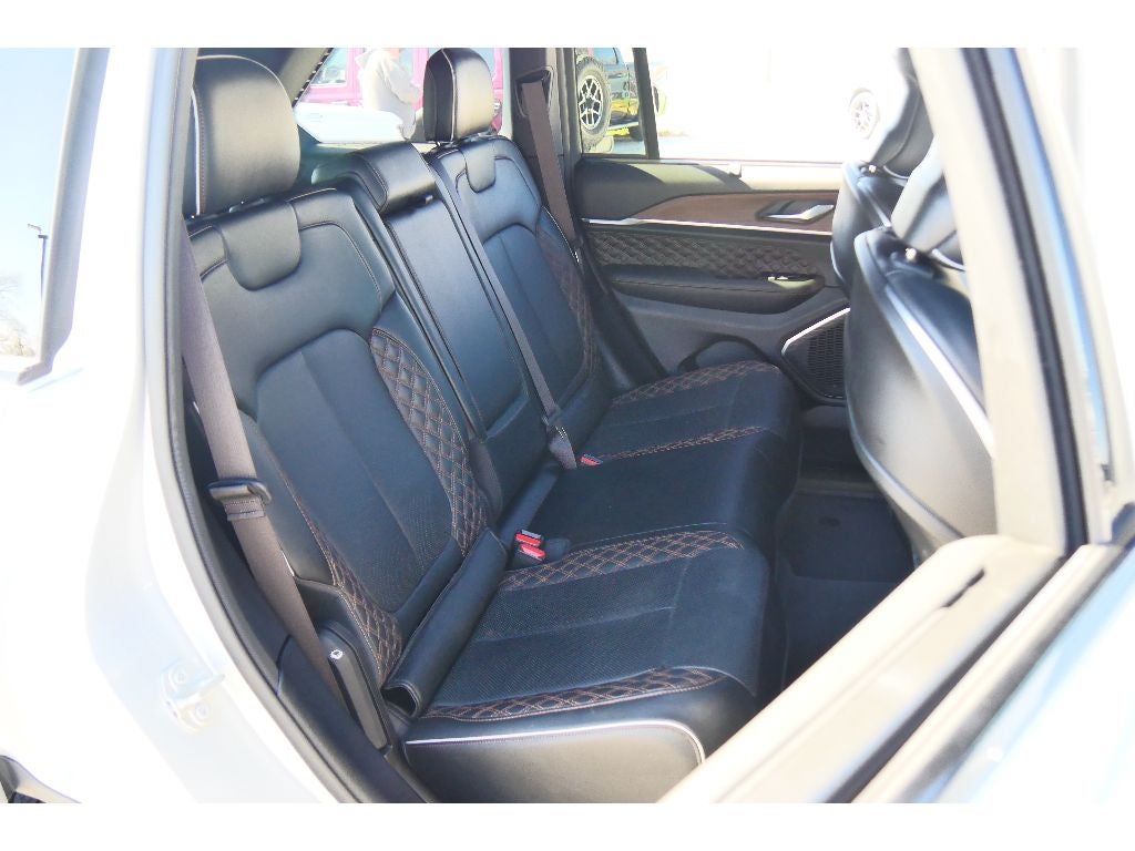 2023 Jeep Grand Cherokee Summit