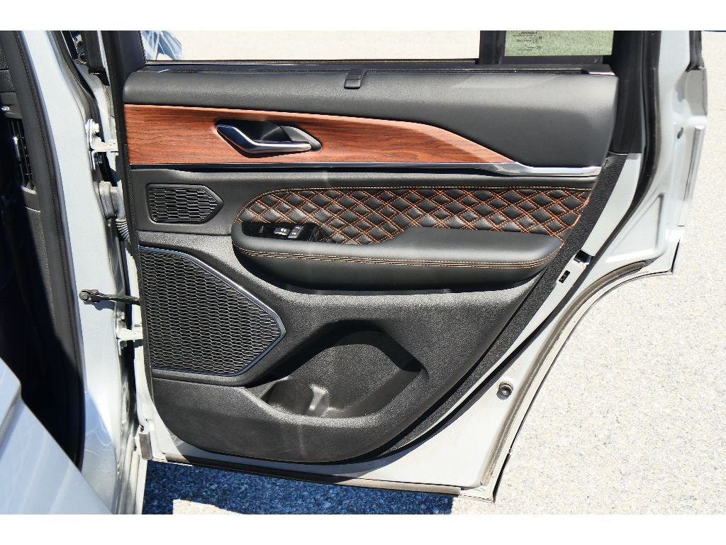 2023 Jeep Grand Cherokee Summit