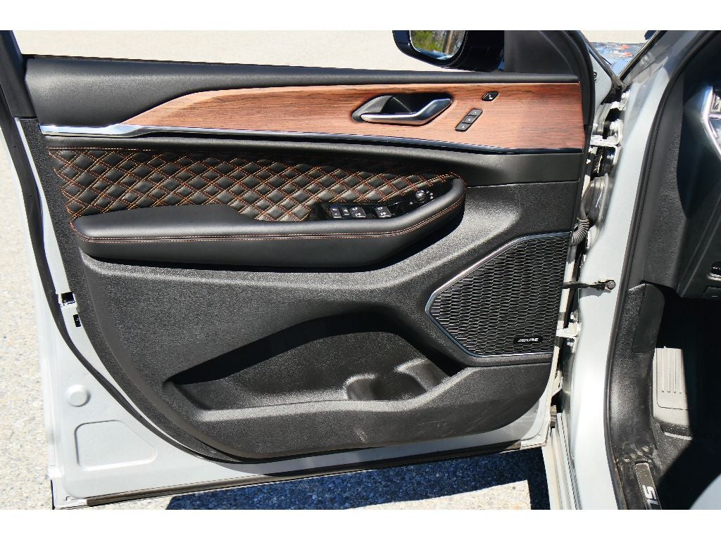 2023 Jeep Grand Cherokee Summit