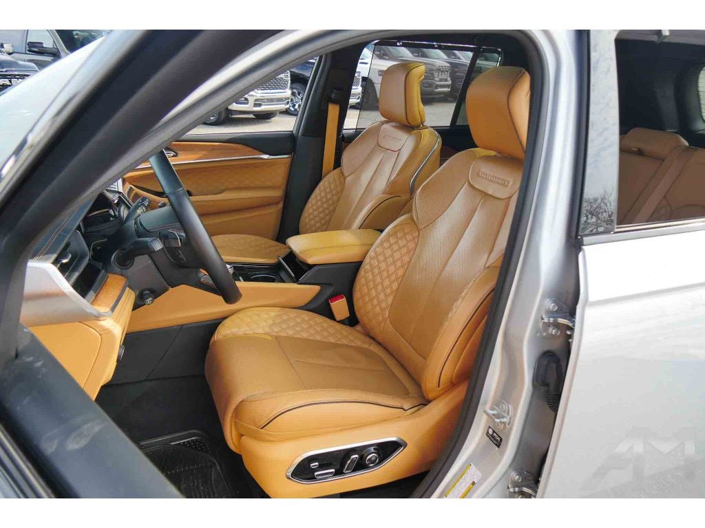 2023 Jeep Grand Cherokee Summit Reserve