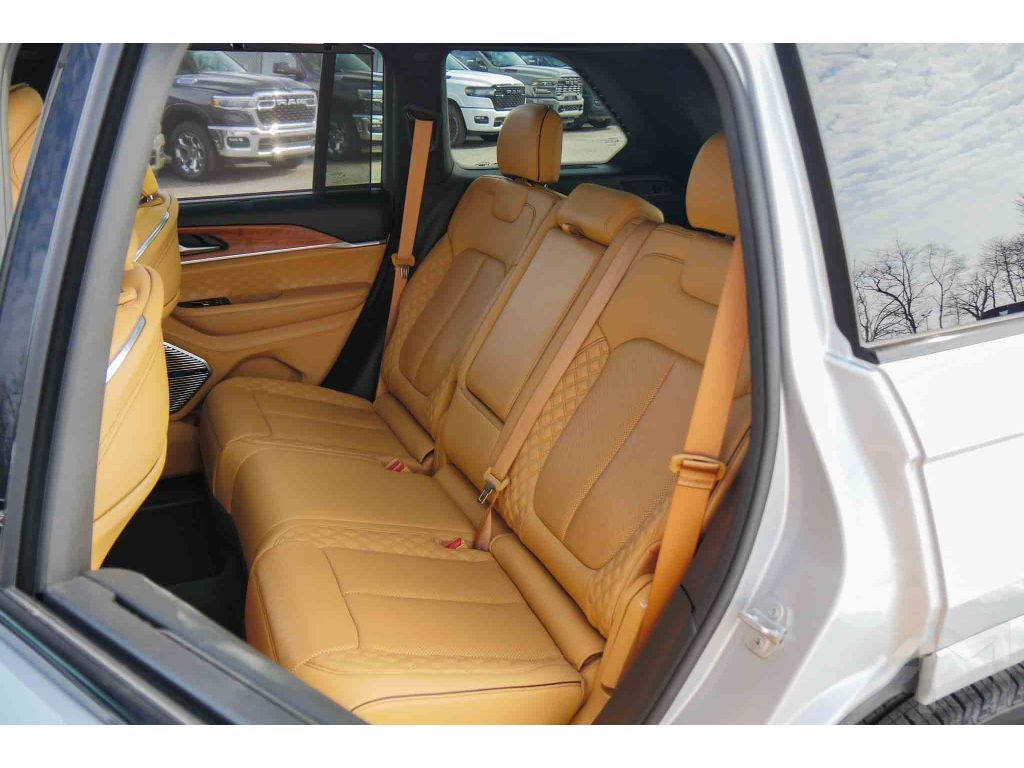 2023 Jeep Grand Cherokee Summit Reserve