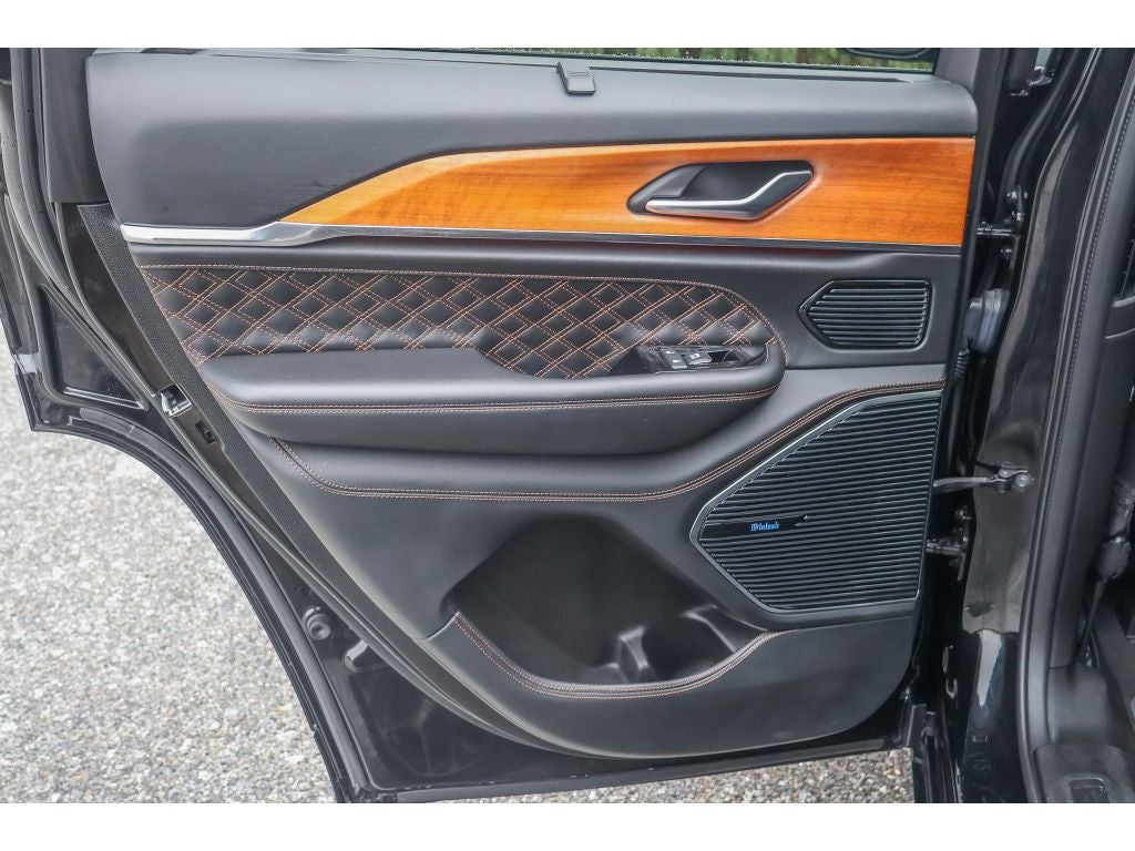 2022 Jeep Grand Cherokee Summit Reserve