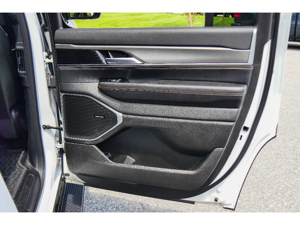 2024 Jeep Wagoneer Series II Carbide