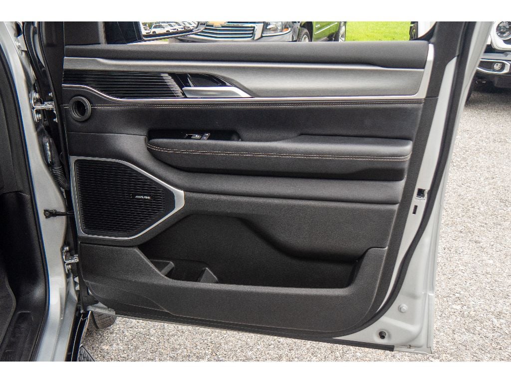 2025 Jeep Wagoneer Series II Carbide