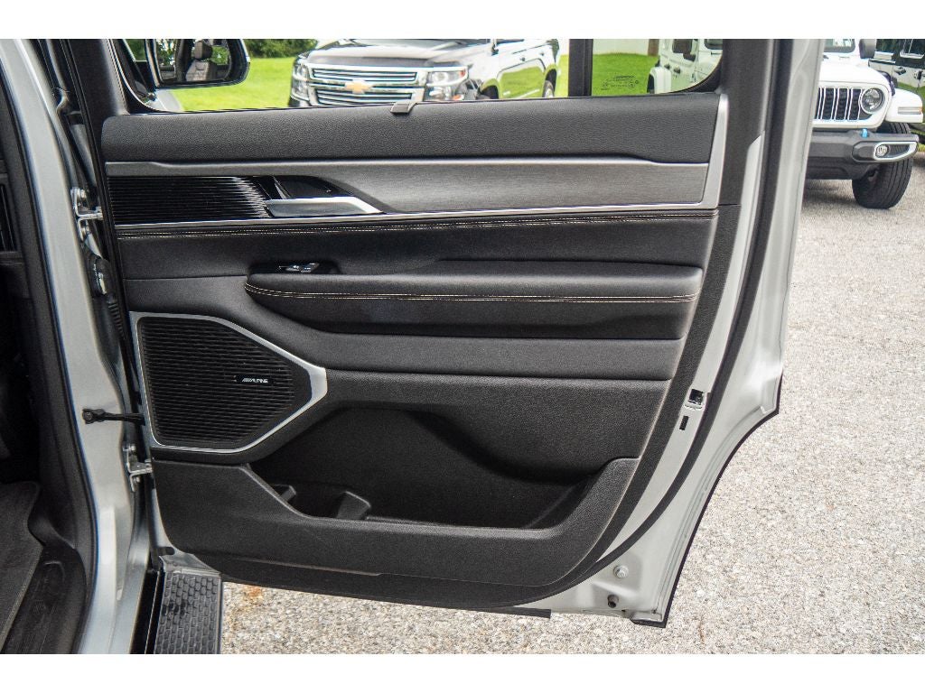 2025 Jeep Wagoneer Series II Carbide