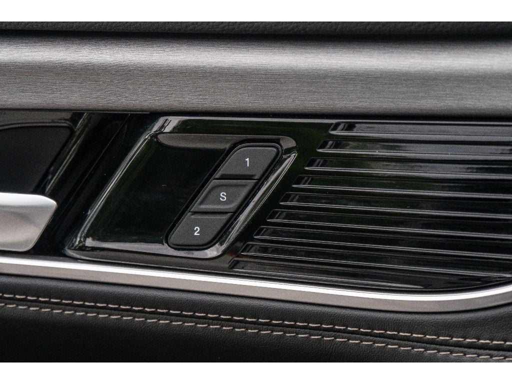 2025 Jeep Wagoneer Series II Carbide
