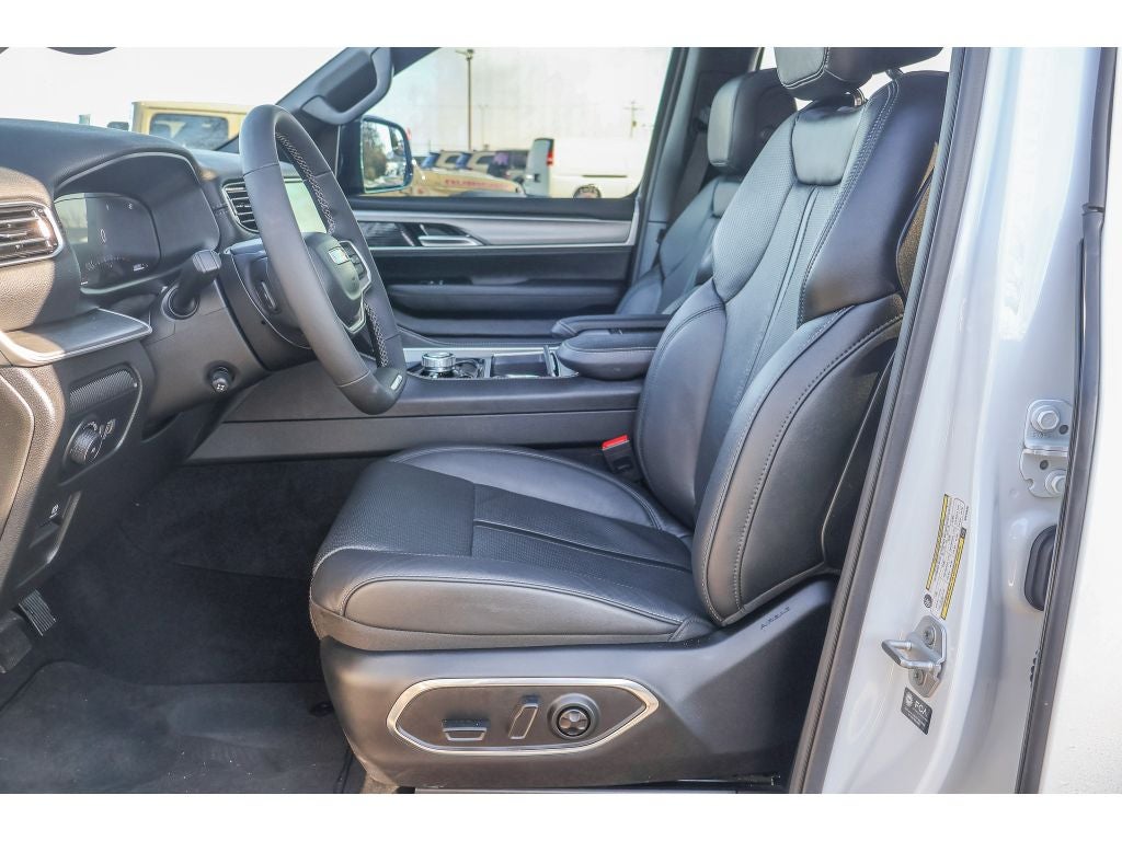 2025 Jeep Wagoneer Series II Carbide