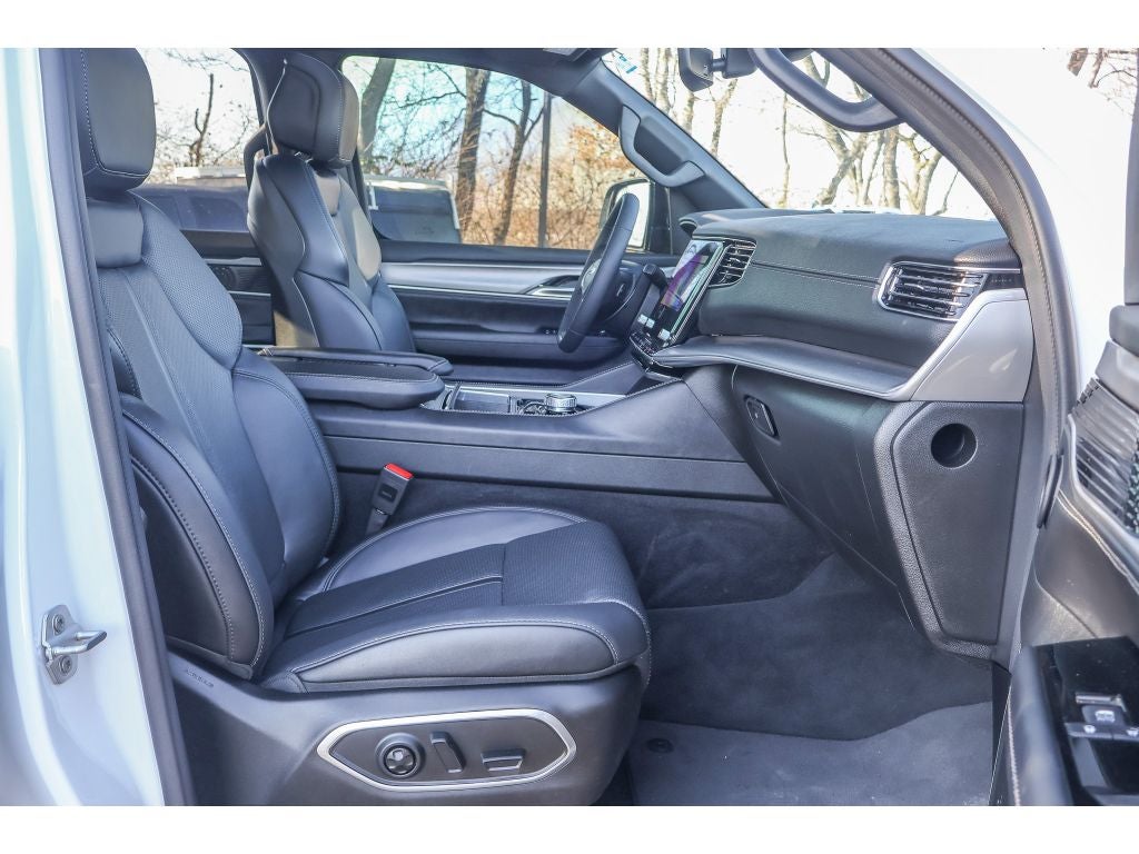 2025 Jeep Wagoneer Series II Carbide