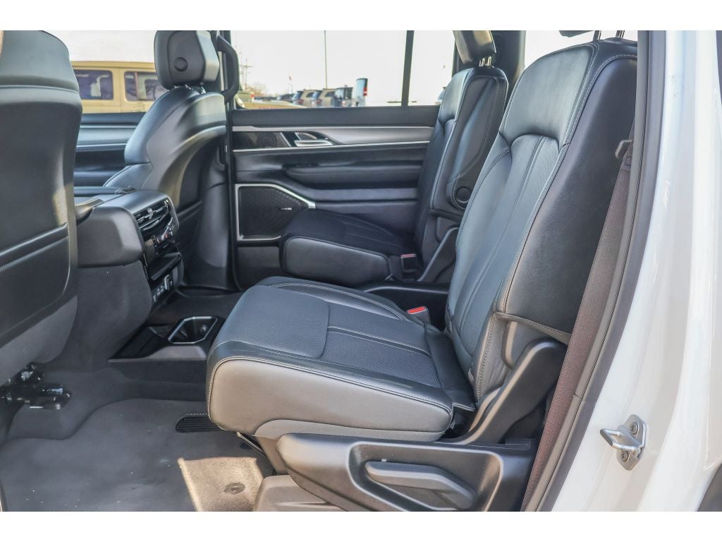 2025 Jeep Wagoneer Series II Carbide