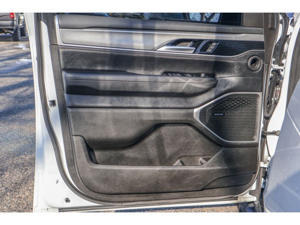 2025 Jeep Wagoneer Series II Carbide