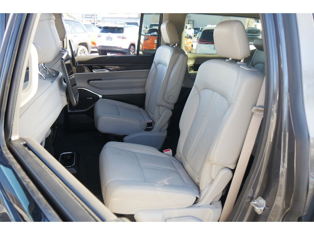 2022 Jeep Wagoneer Series III