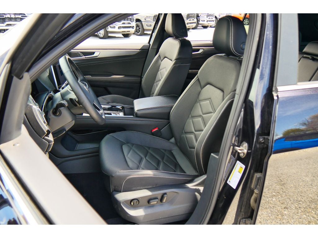 2024 Volkswagen Atlas Cross Sport 2.0T SE w/Technology