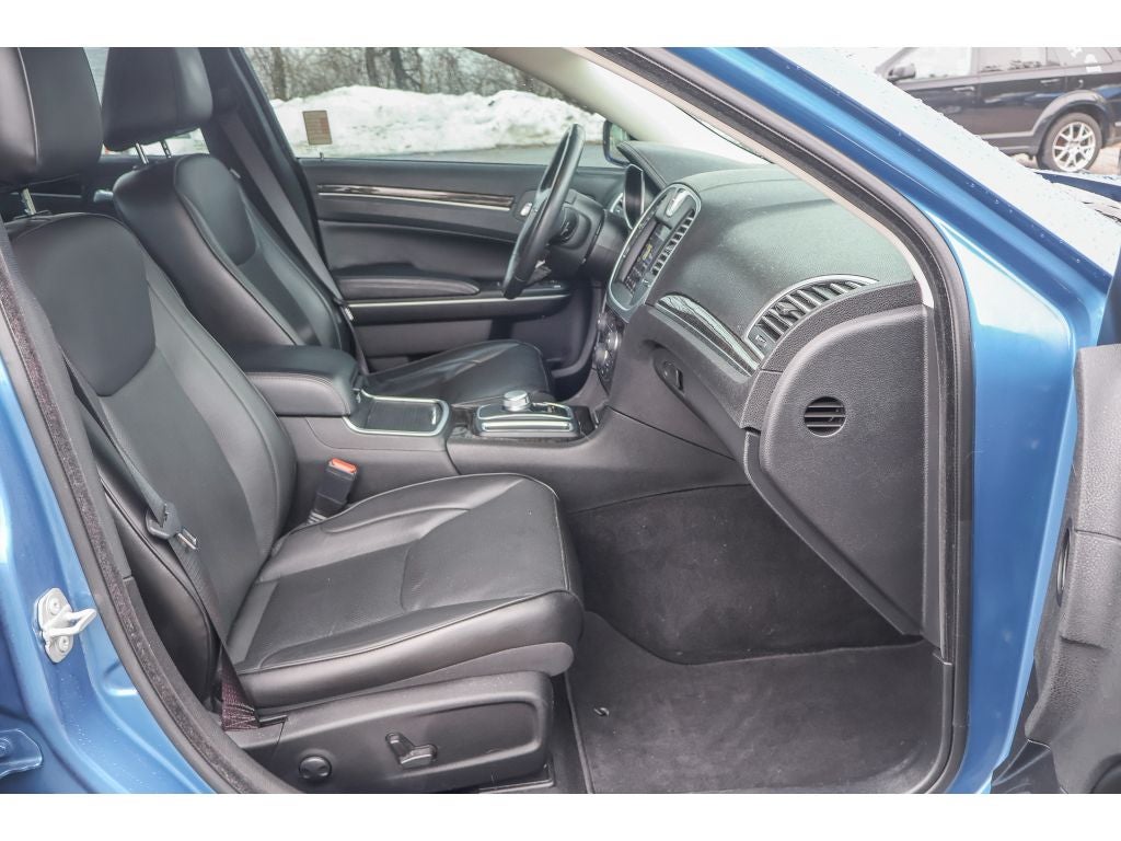 2022 Chrysler 300 Touring L AWD