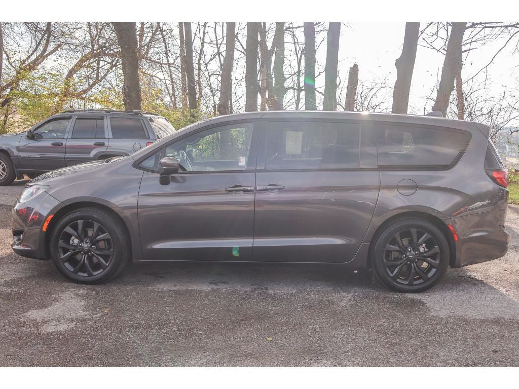 2020 Chrysler Pacifica Touring