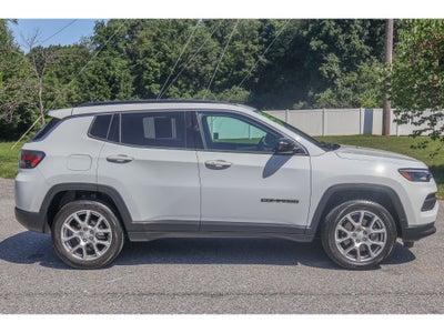 2023 Jeep Compass Latitude Lux