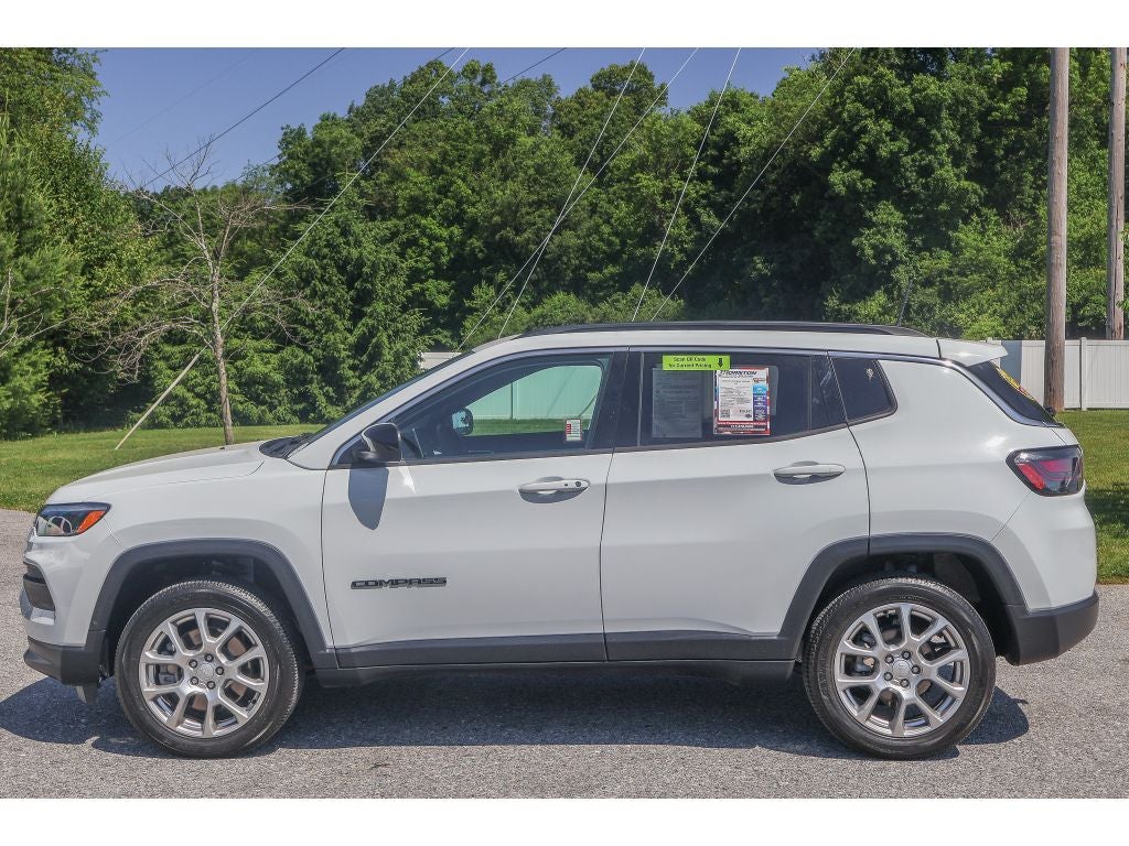 2023 Jeep Compass Latitude Lux