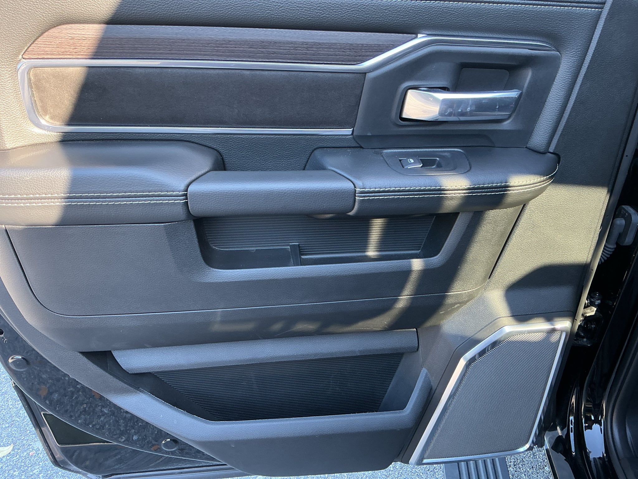 2025 RAM 3500 Laramie Night Edition Dually
