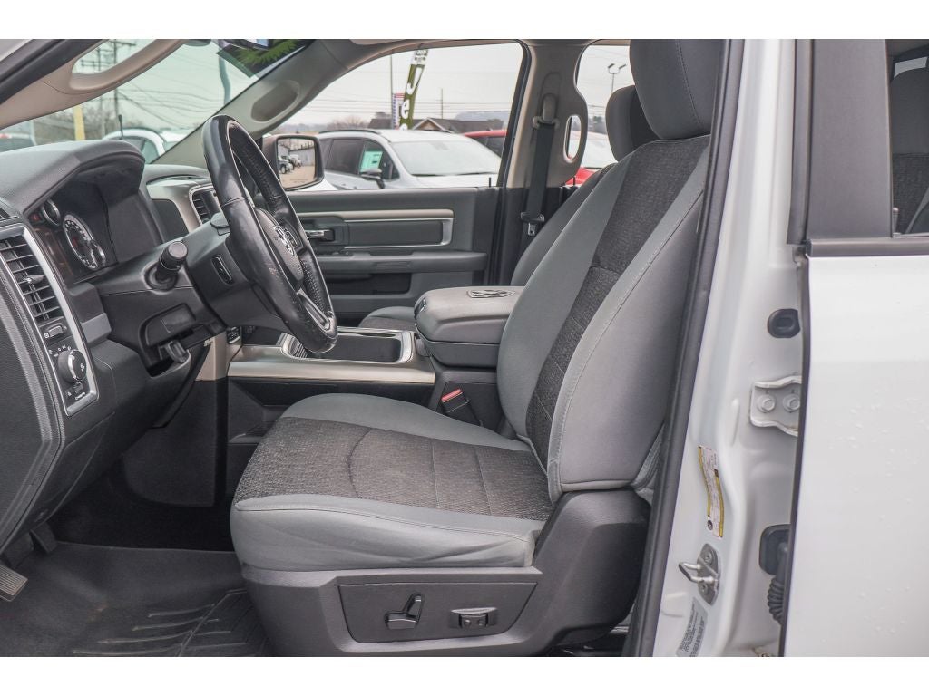 2016 RAM 1500 Big Horn Crew Cab