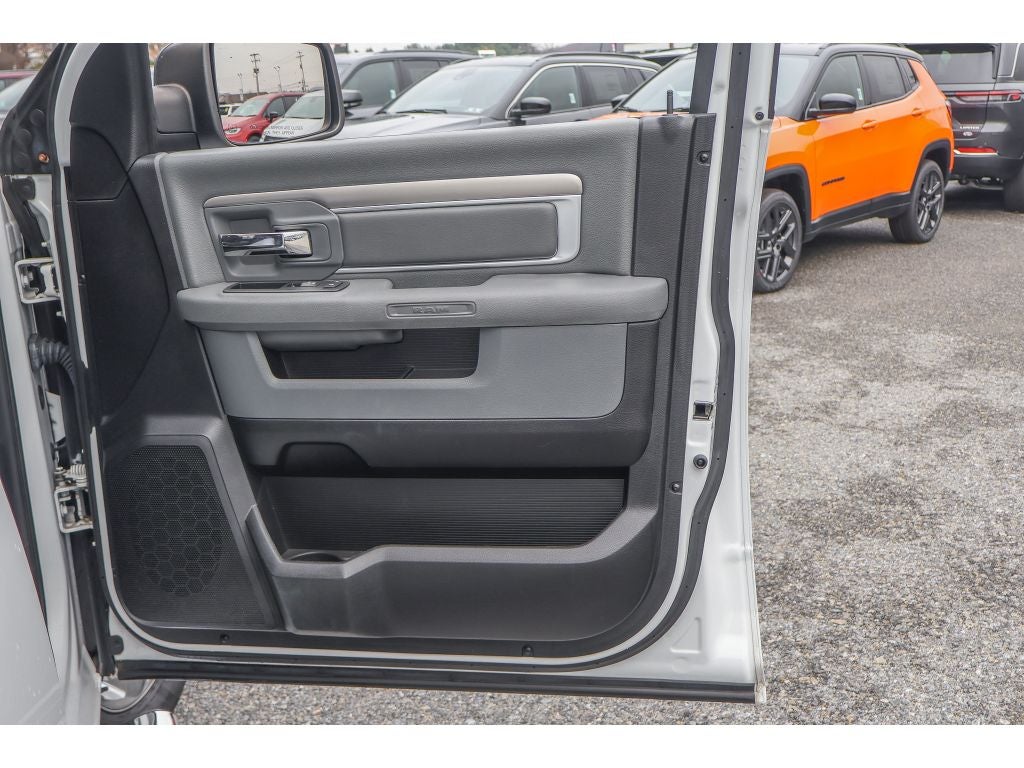 2016 RAM 1500 Big Horn Crew Cab