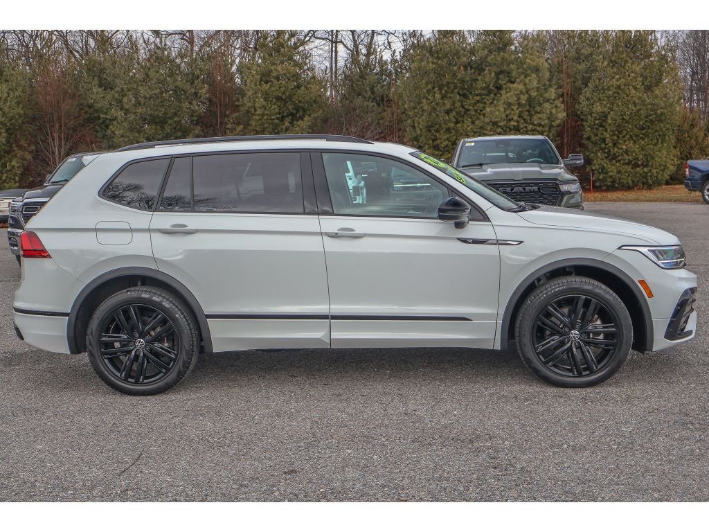 2022 Volkswagen Tiguan SE R-Line Black