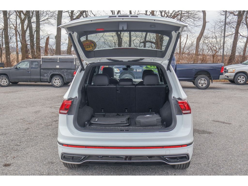 2022 Volkswagen Tiguan SE R-Line Black