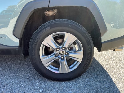 2022 Toyota RAV4 Hybrid XLE