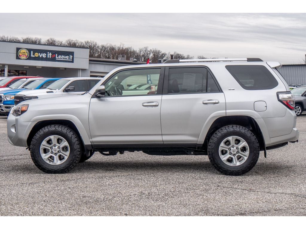 2021 Toyota 4Runner SR5 W/ 3rd row
