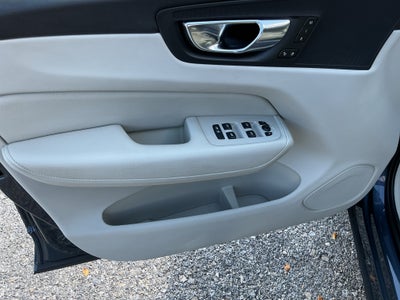 2021 Volvo XC60 Momentum