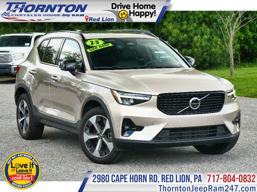 2023 Volvo XC40 Plus Dark Theme