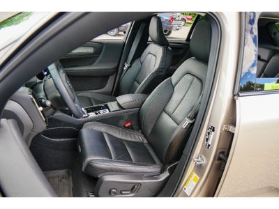 2023 Volvo XC40 Plus Dark Theme