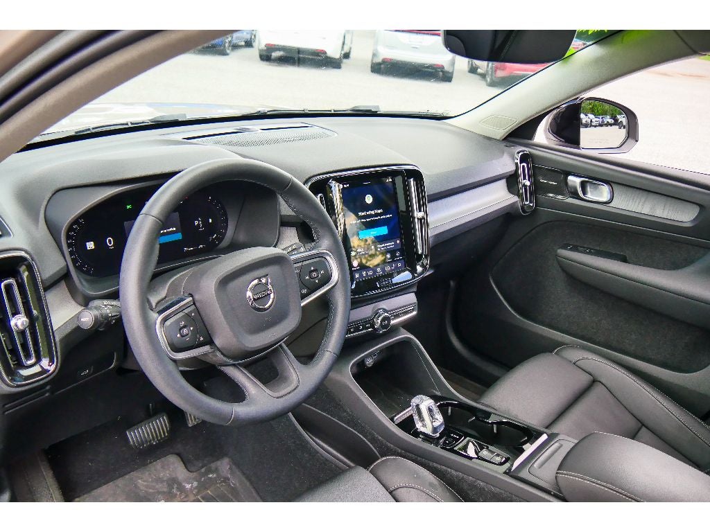 2023 Volvo XC40 Plus Dark Theme