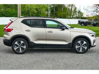 2023 Volvo XC40 Plus Dark Theme
