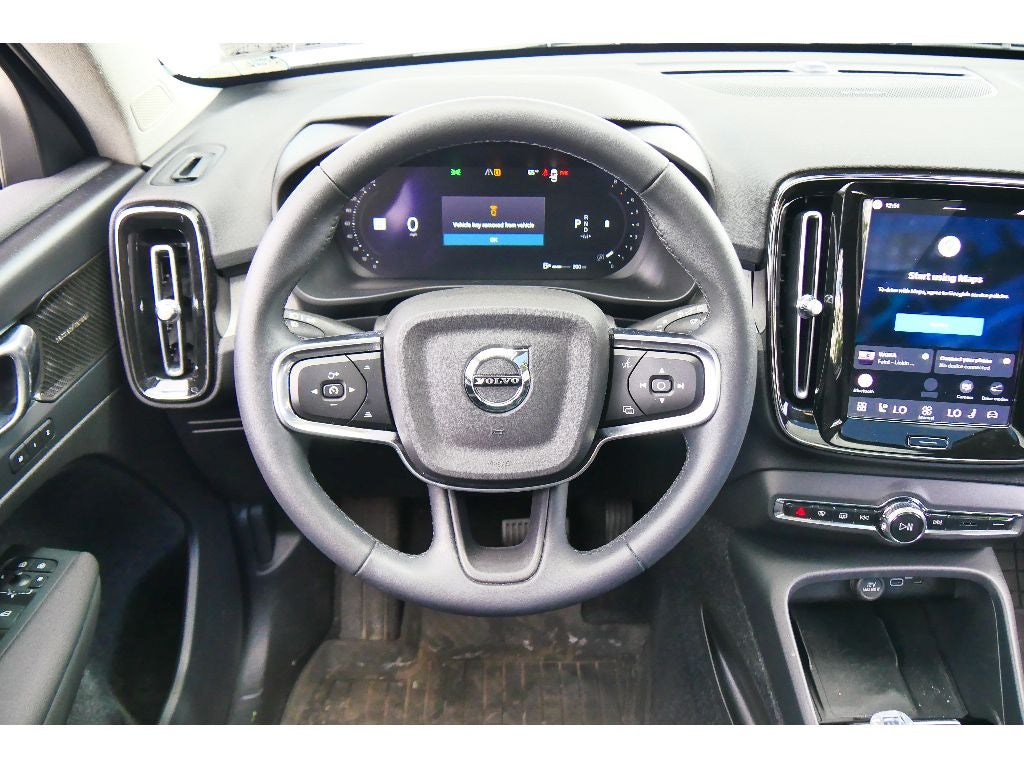 2023 Volvo XC40 Plus Dark Theme