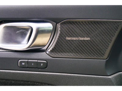 2023 Volvo XC40 Plus Dark Theme