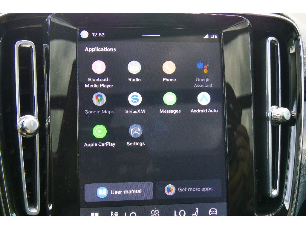 2023 Volvo XC40 Plus Dark Theme