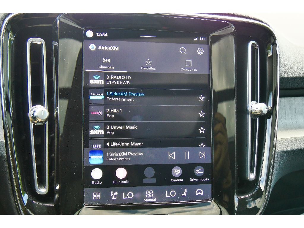 2023 Volvo XC40 Plus Dark Theme