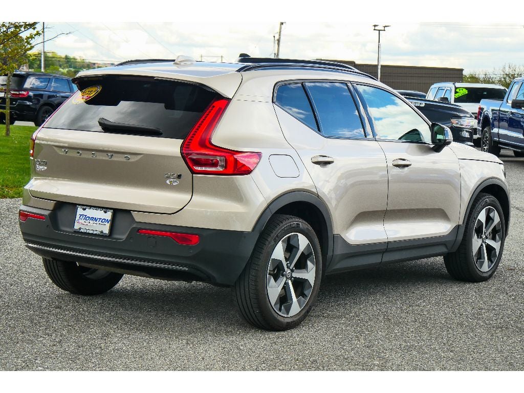 2023 Volvo XC40 Plus Dark Theme
