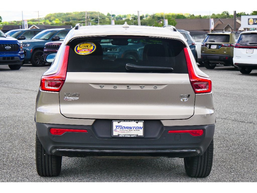 2023 Volvo XC40 Plus Dark Theme