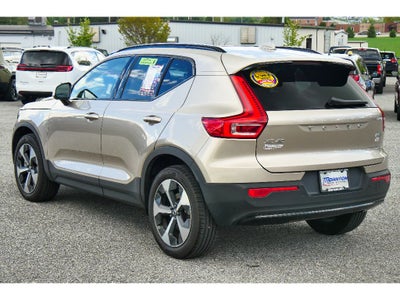 2023 Volvo XC40 Plus Dark Theme