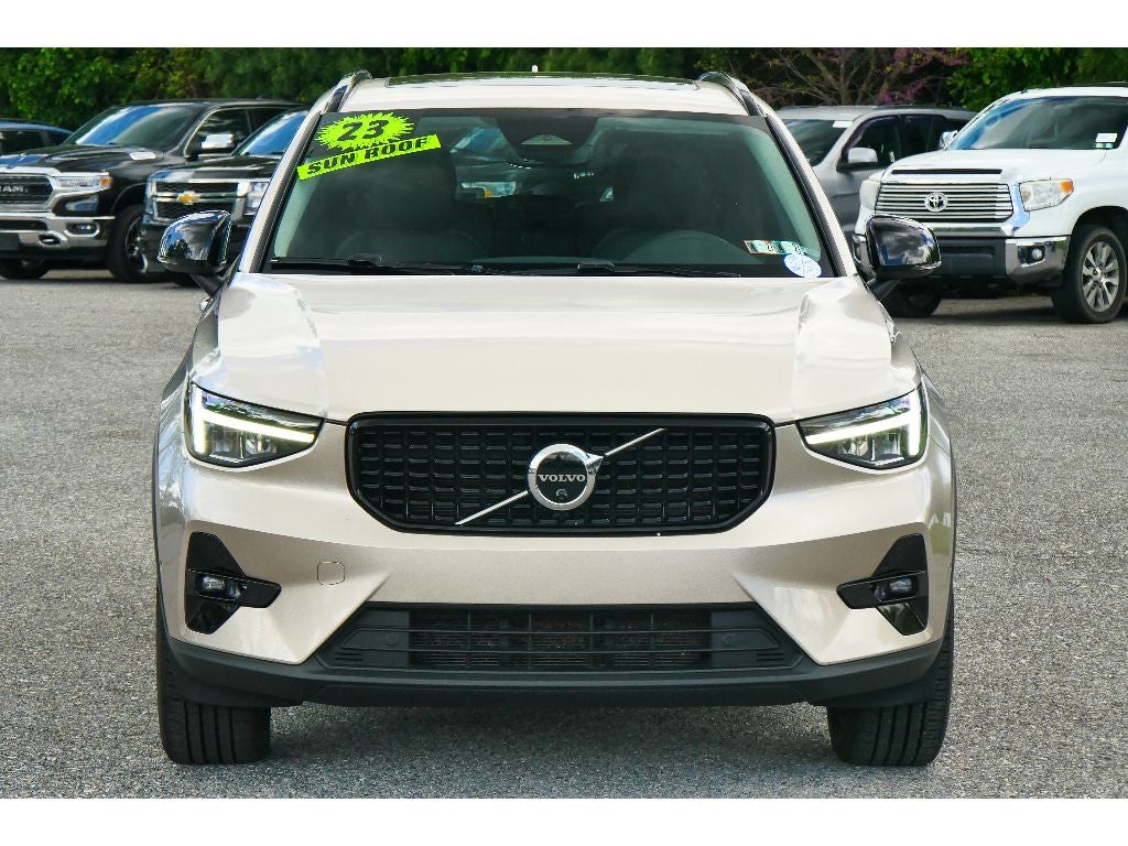 2023 Volvo XC40 Plus Dark Theme