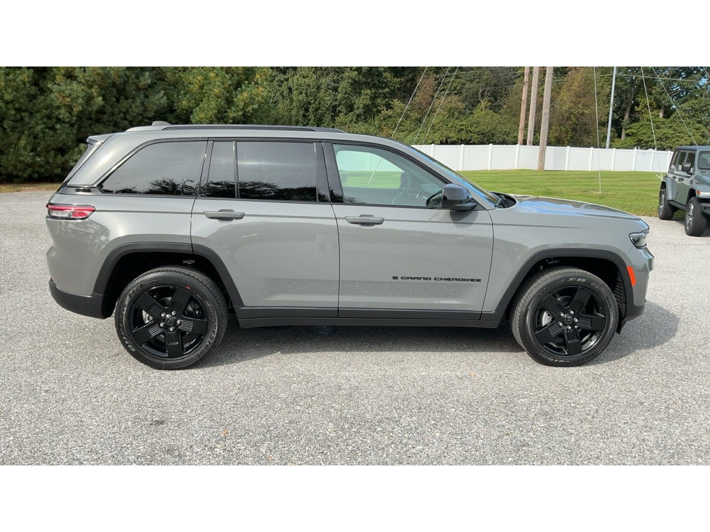 2027 Jeep Grand Cherokee Laredo X