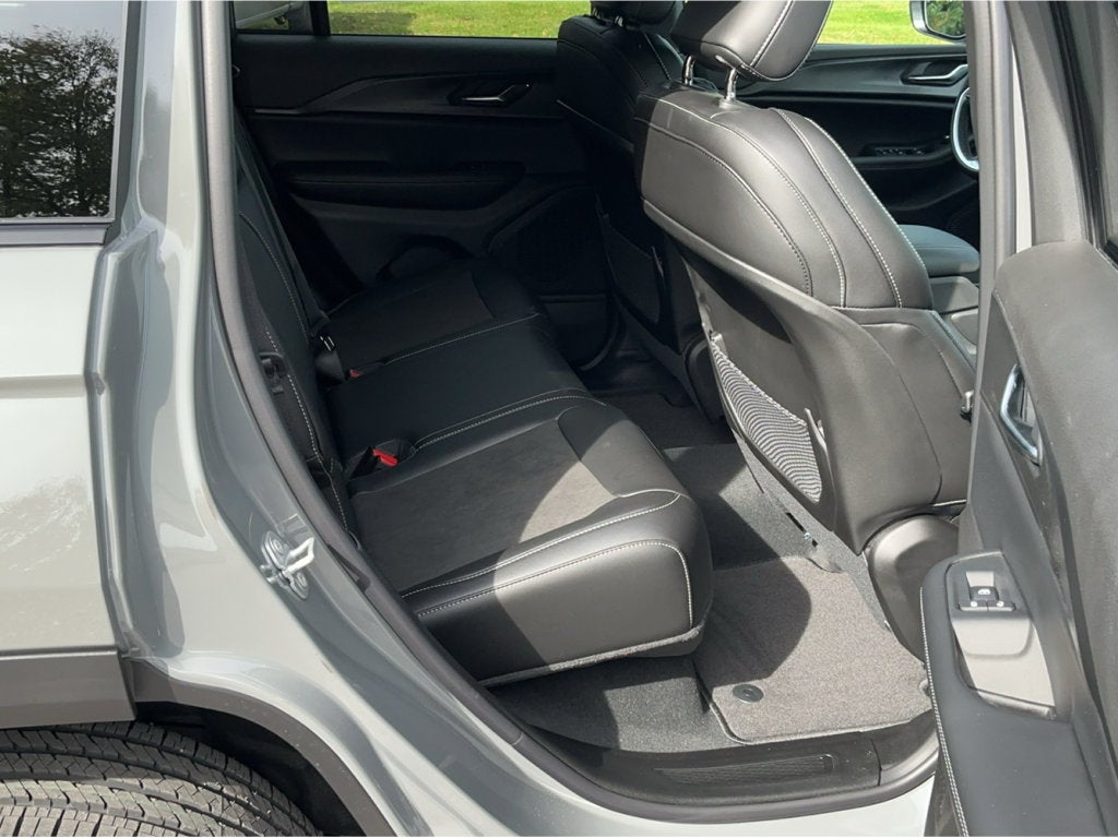2027 Jeep Grand Cherokee Laredo X