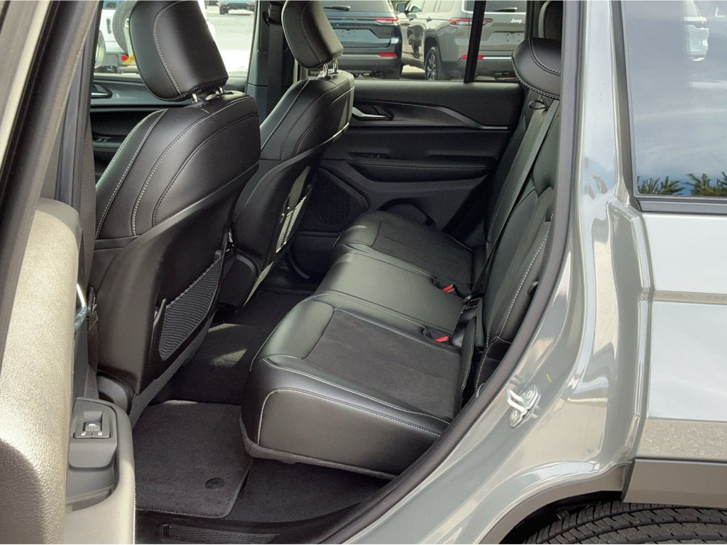 2027 Jeep Grand Cherokee Laredo X