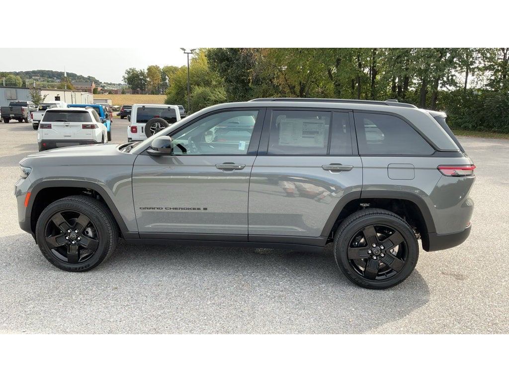 2027 Jeep Grand Cherokee Laredo X