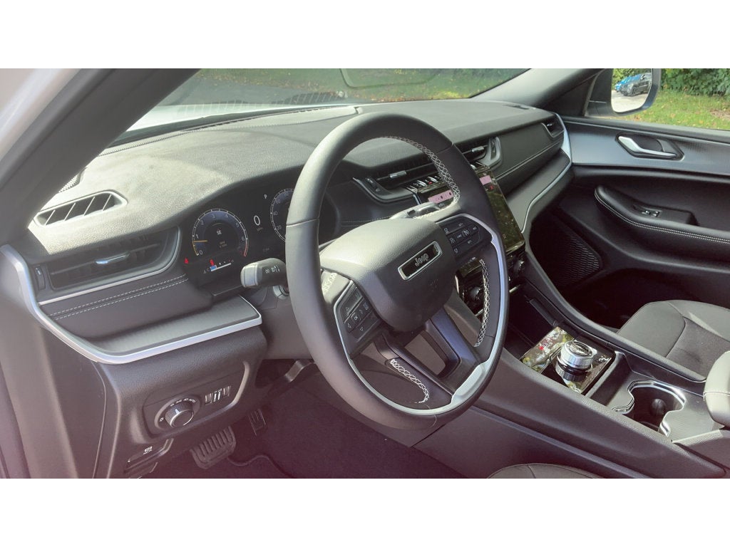2027 Jeep Grand Cherokee Laredo X