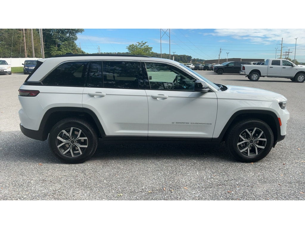 2027 Jeep Grand Cherokee Laredo X
