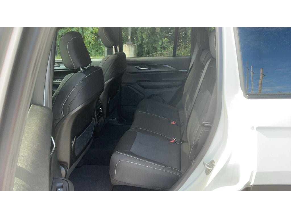 2027 Jeep Grand Cherokee Laredo X