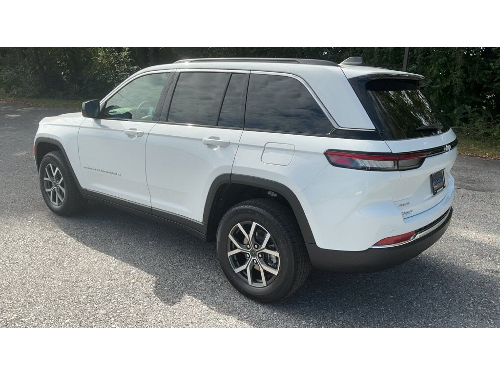 2027 Jeep Grand Cherokee Laredo X